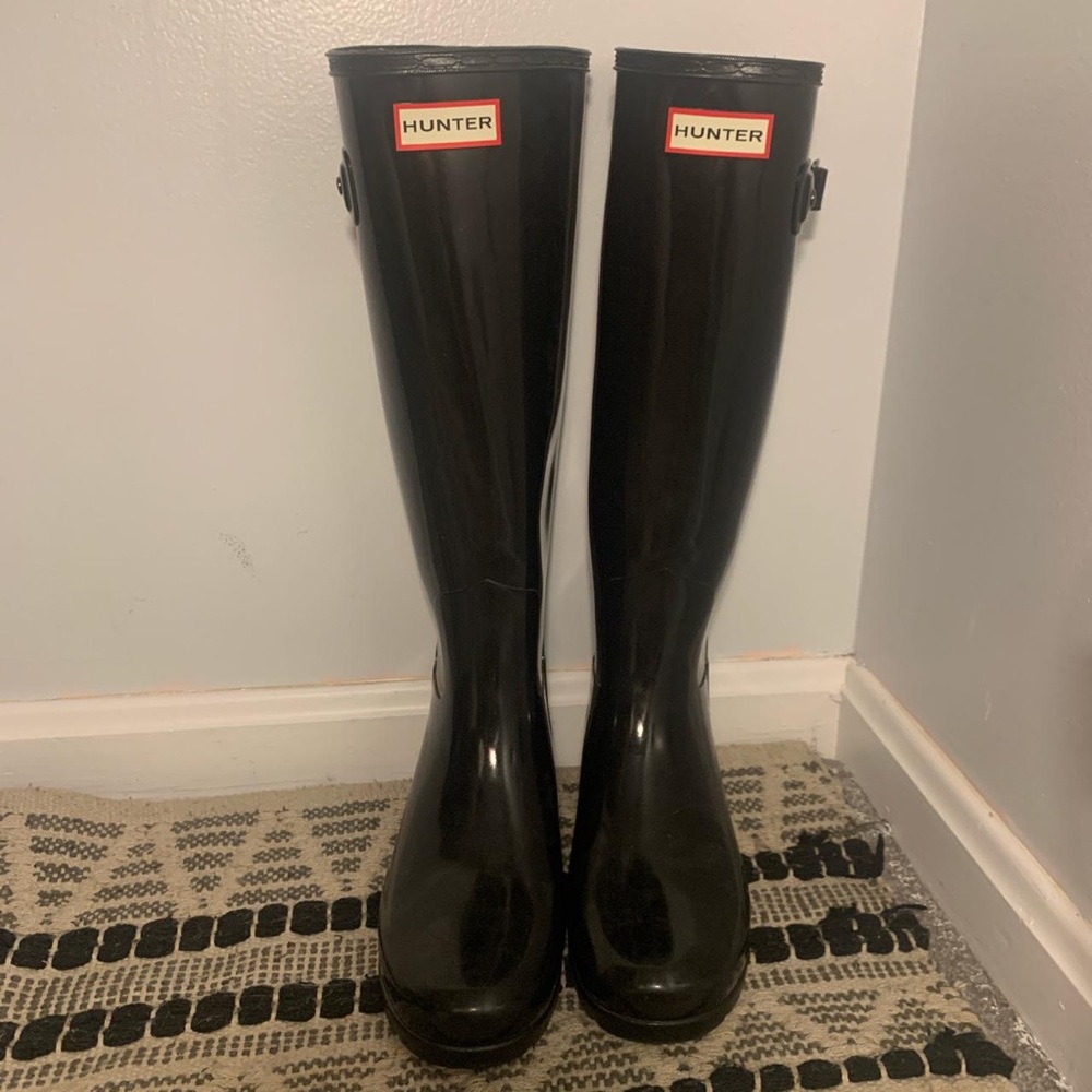 Black glossy hunter boots